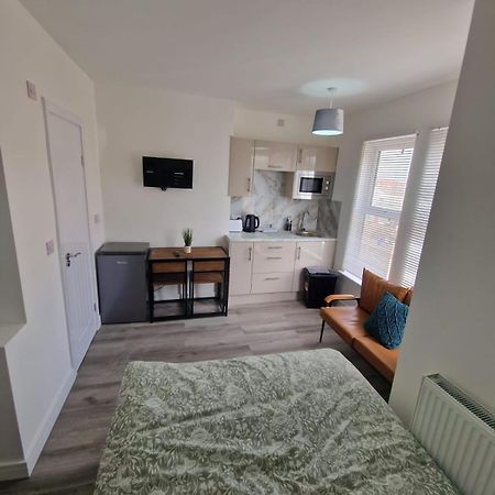 Brand New Studio Flat With Private Bathroom Northampton Eksteriør billede